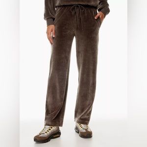 Aritzia Relaxed Velour straight/wide leg sweatpants